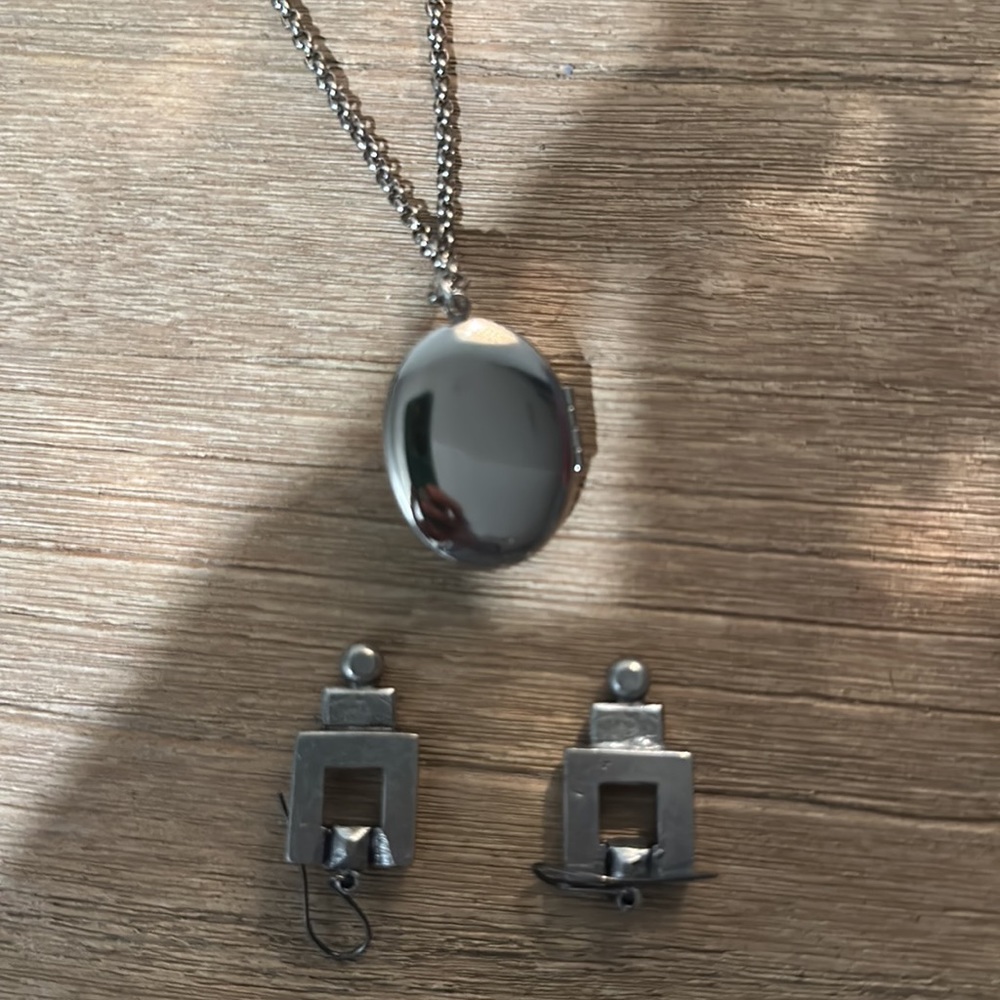 Ben Amun Necklace & Earrings Set. View 2